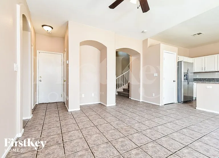 5008 Sparkling Sky Ave — Photo 4