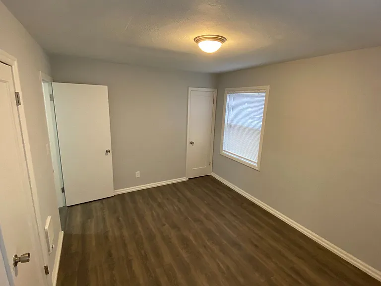 Raymond Apartments — Photo 26