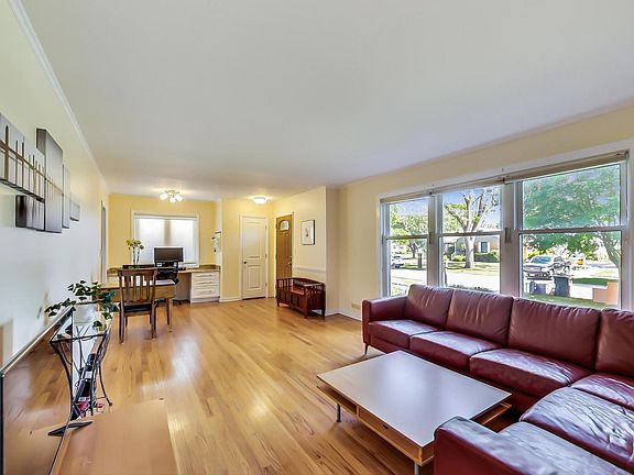 4th image of 1147 N Hickory Ave