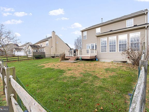 5th image of 130 Tweedsmere Dr