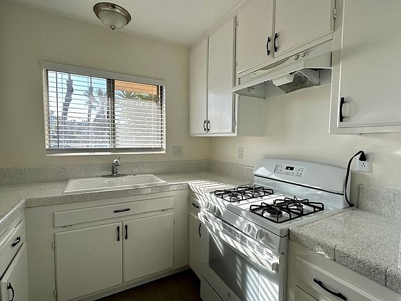 4th image of 4811 Bermuda Ave APT 8