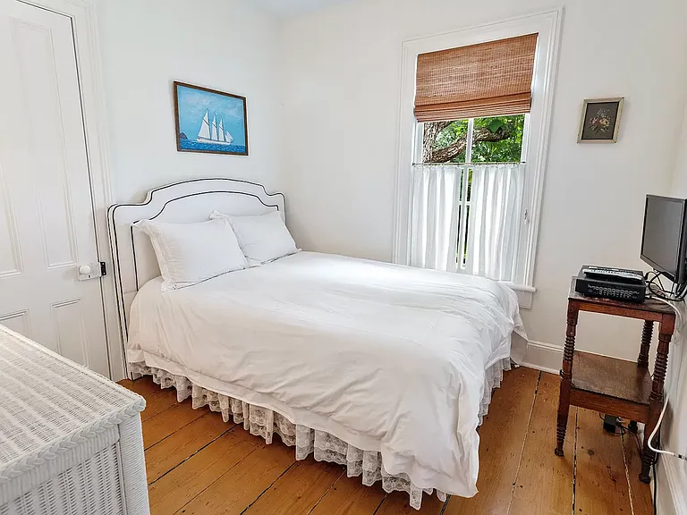 703 Flying Point Rd — Photo 30