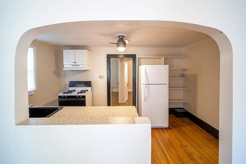 4 bed, 1.0 bath, 1500 sqft, $1,995 — Photo 2