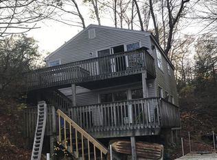 17 Roberts Park Rd, Holland, MA 01521