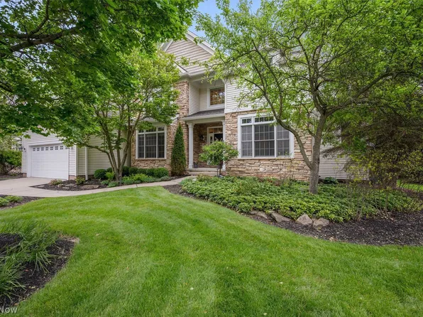 7107 Navajo Trl, Solon, OH 44139