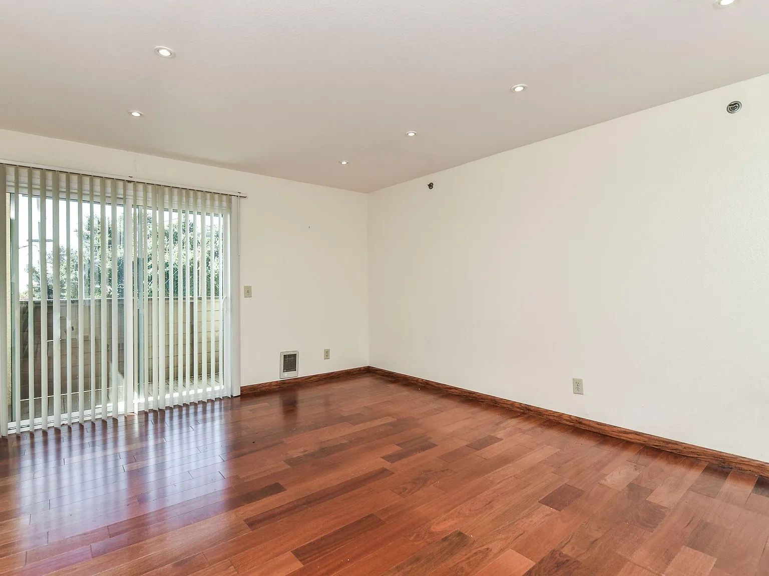 675 Newbury Lane — Photo 3