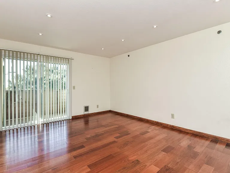 675 Newbury Ln #144 — Photo 3