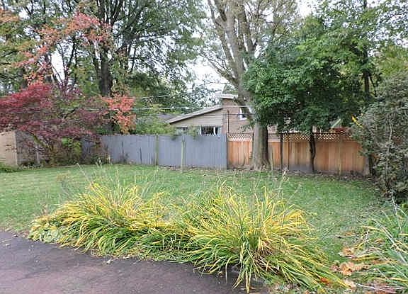 3rd image of 2745 Wilmette Ave