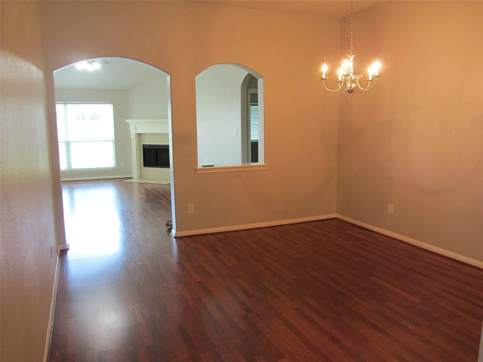 4 bed, 2.0 bath, 1904 sqft, $2,300 — Photo 3