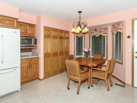5th image of 3740 N Alder Dr