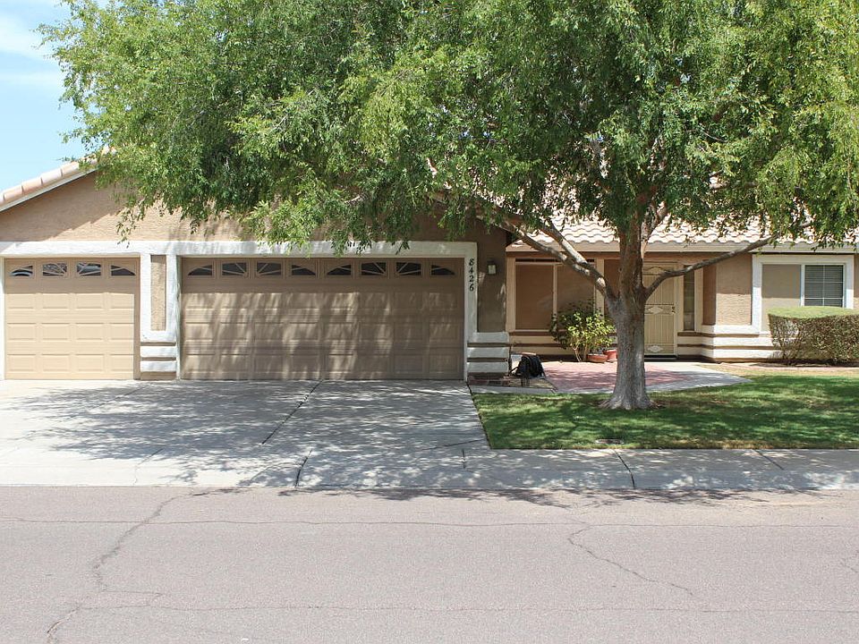 1st image of 8426 W Willowbrook Dr