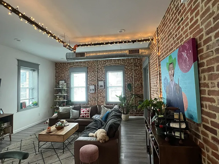 218 E Main St #2-D — Photo 3