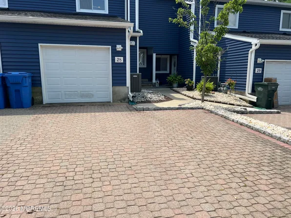 28 Spring Court, Tinton Falls, NJ 07724