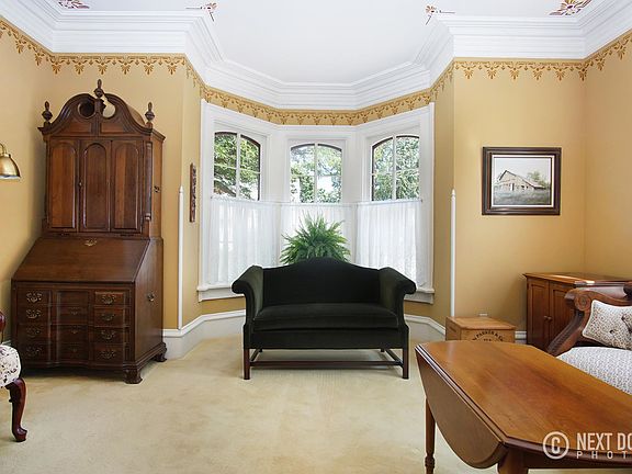 5th image of 526 Lafayette Ave