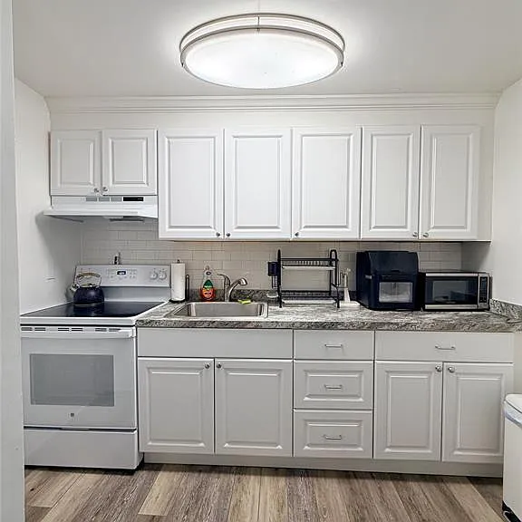 1143 E Main St — Photo 5