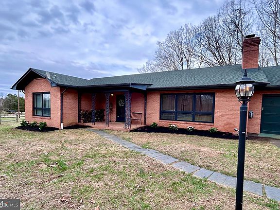 3rd image of 3690 Beautiful Run Rd