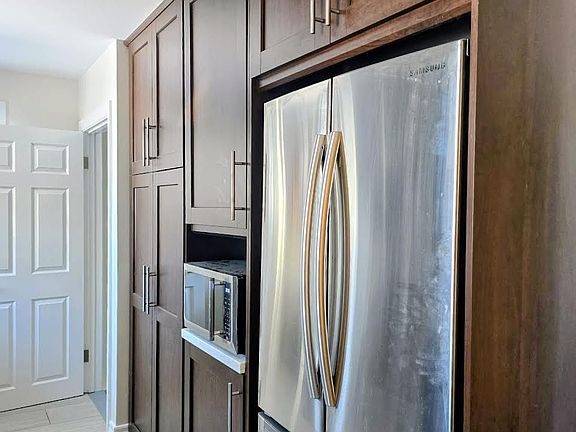 3rd image of 10512 Trafalgar Rd