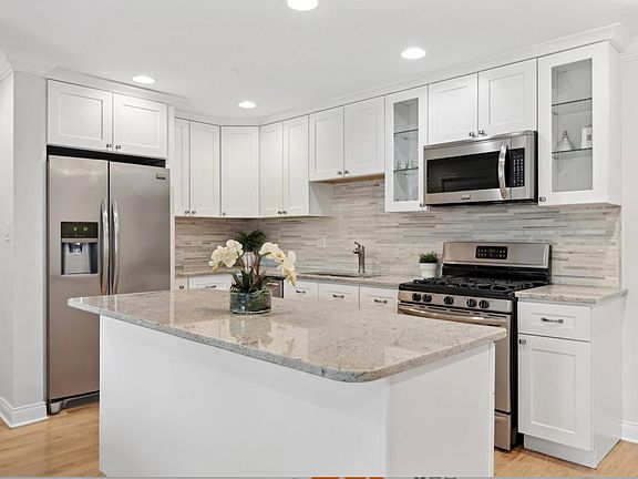 3rd image of 1220 Park Ave W APT 132