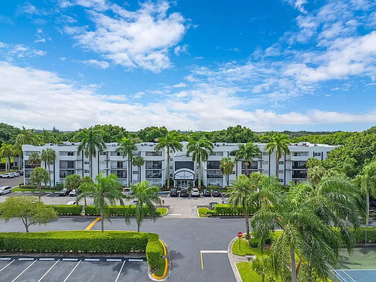 The Luxe at Boca — Photo 24