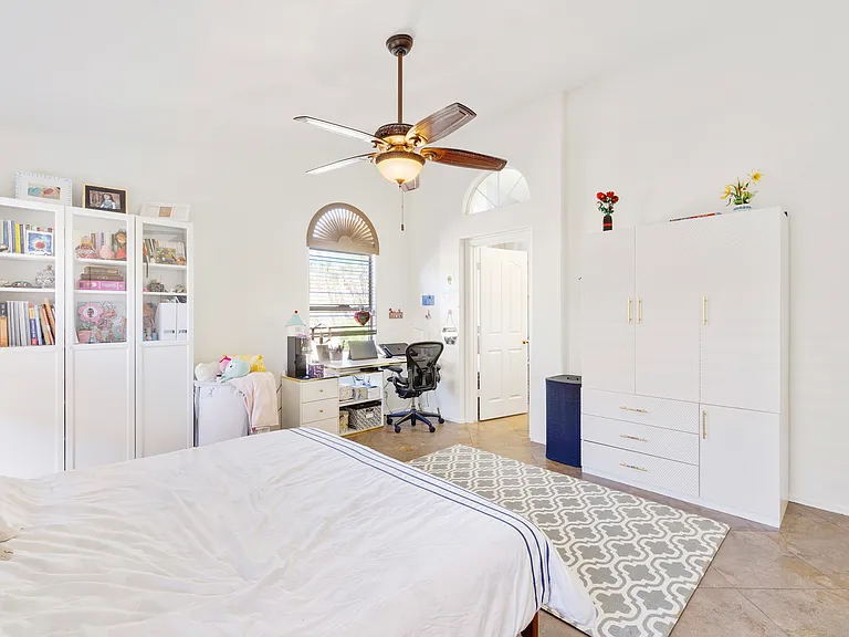 4704 E Weaver Rd — Photo 12