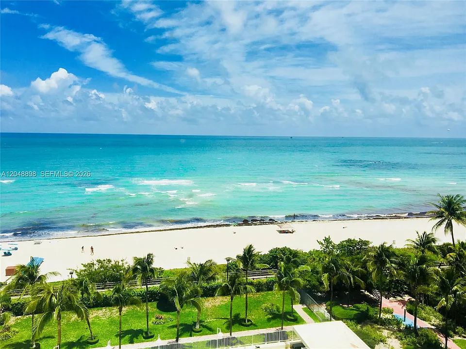 2899 Collins Ave #1143