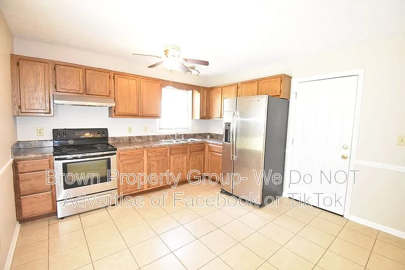 3 bed, 2.0 bath, 1076 sqft, $1,425 — Photo 4