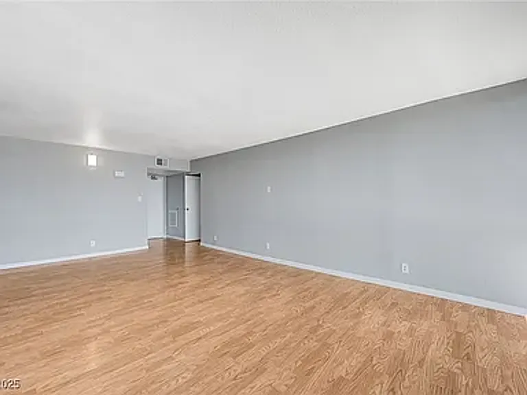 3930 University Center Dr #806 — Photo 12