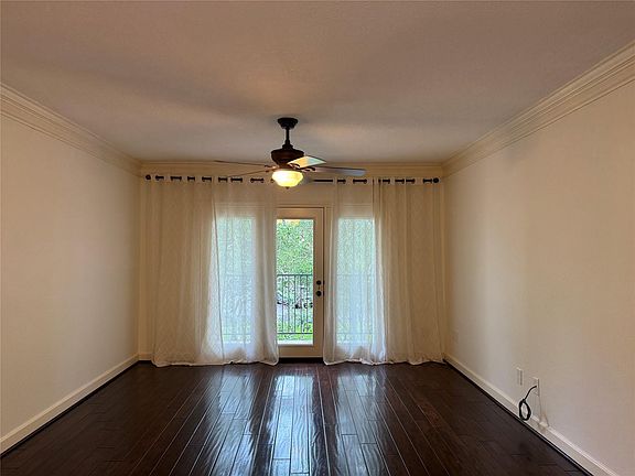 4th image of 2224 S Piney Point Rd APT 223