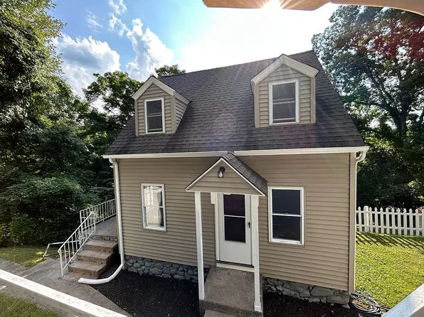 327 Steinmann Ave, Middlebury, CT 06762