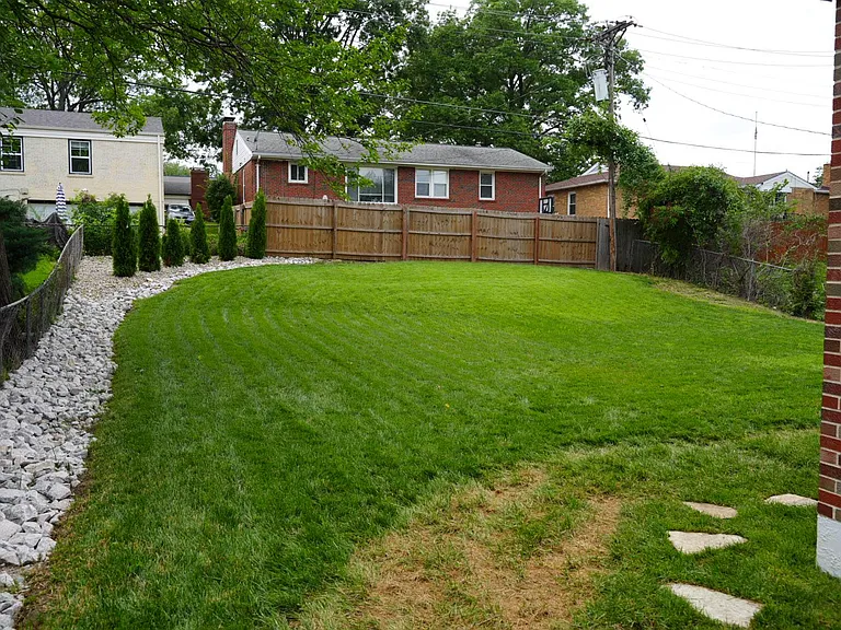 951 Mulberry Ln — Photo 33