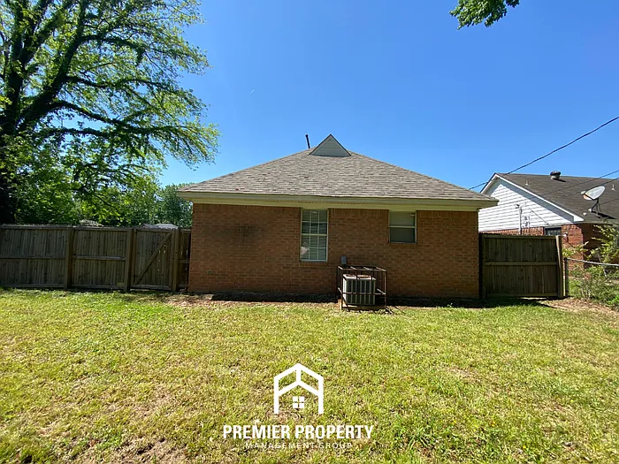 2584 Parkview Dr — Photo 20