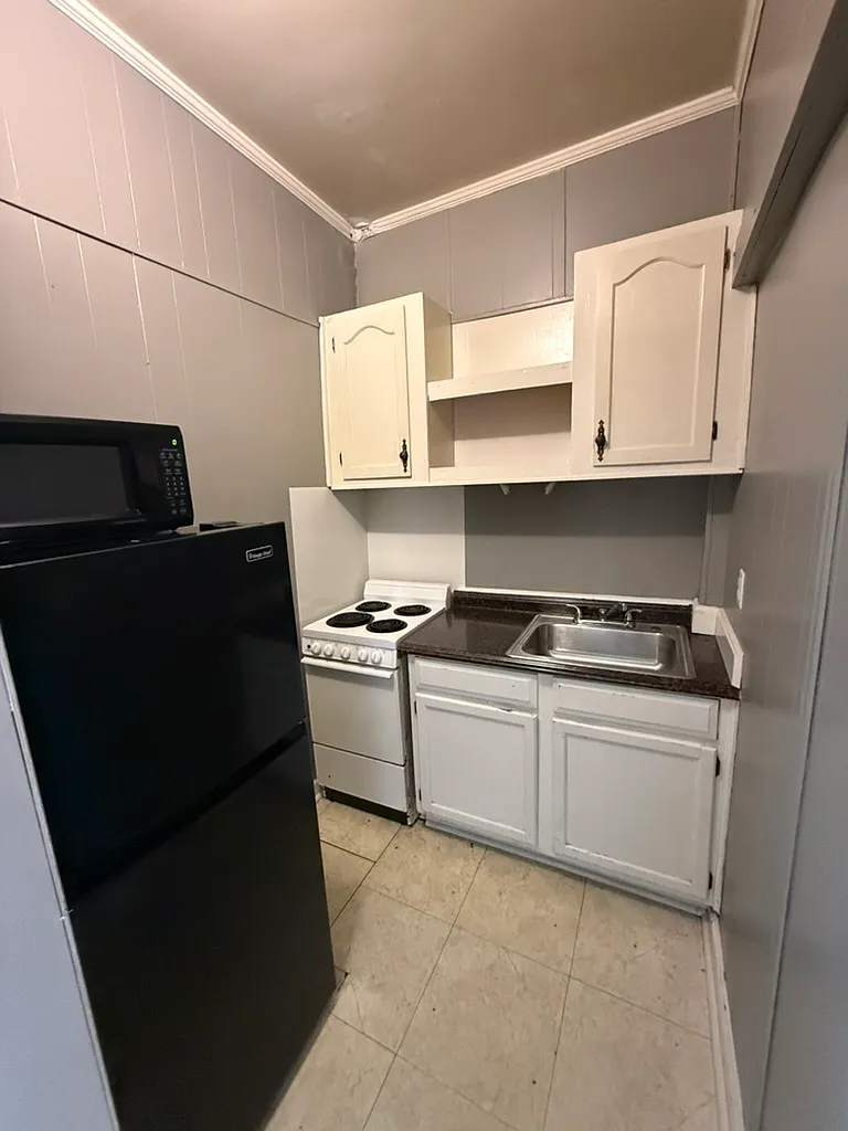 917 S High St — Photo 2