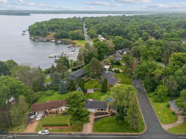 4210 McKnight Rd N, White Bear Lake, MN 55110