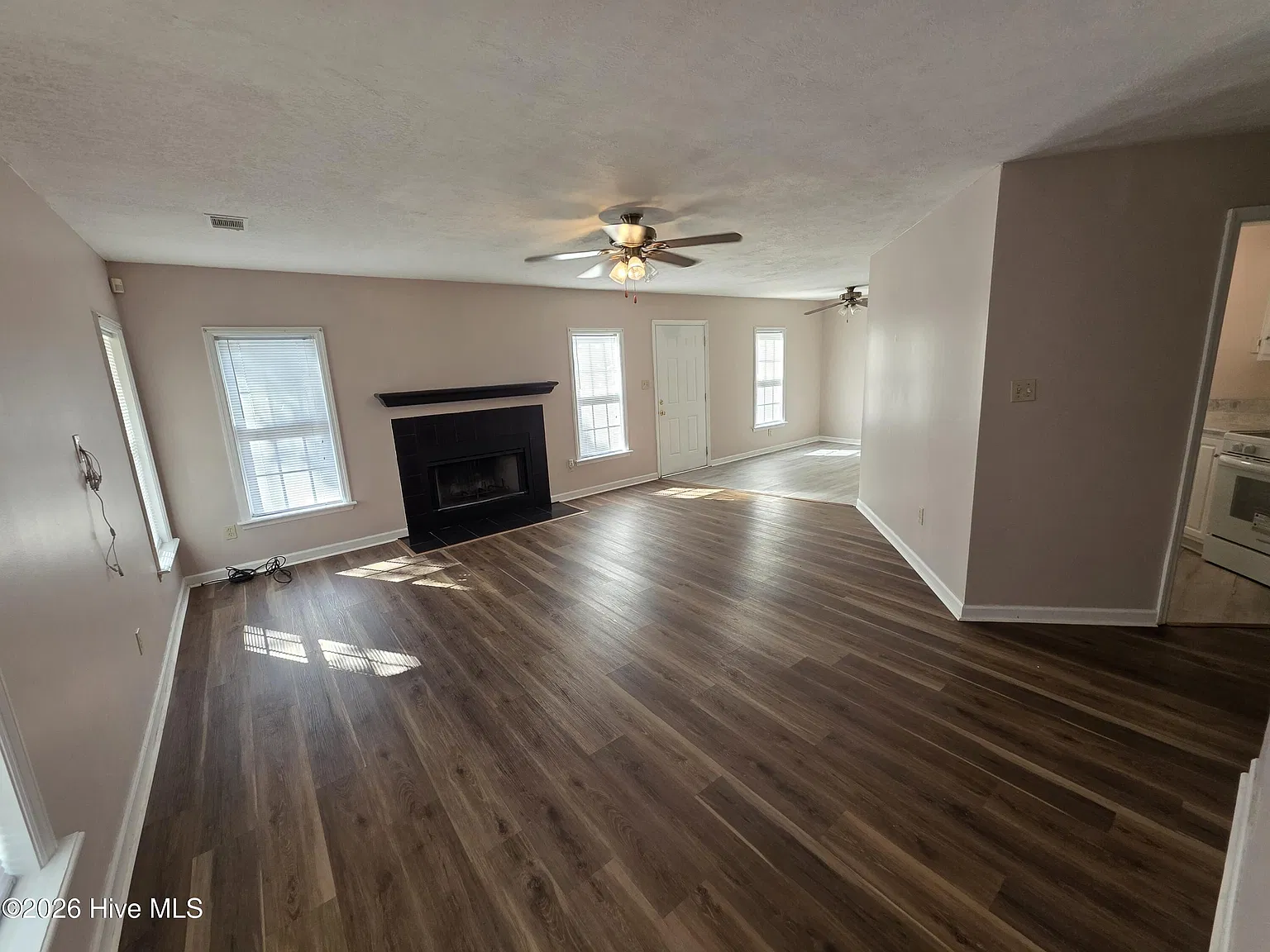 3 bed, 2.0 bath, $1,600 — Photo 2