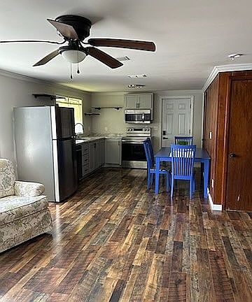 5th image of 7764 Paradise Dr