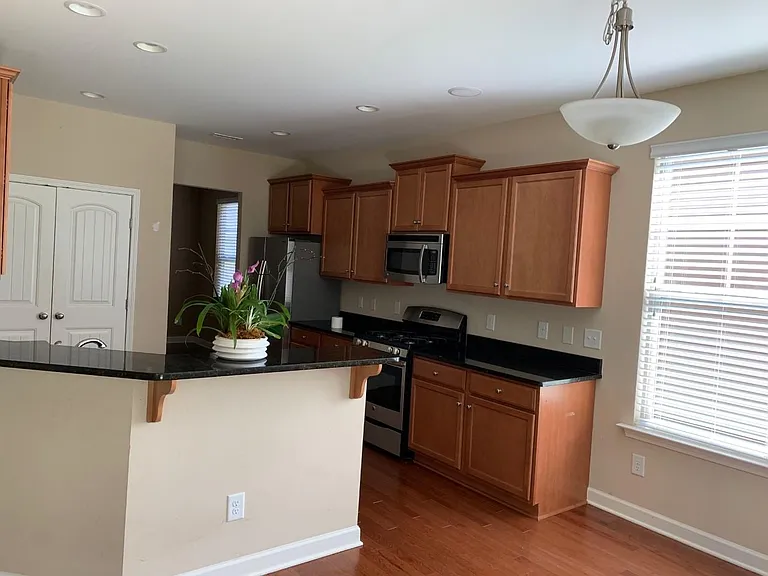813 Claude Laurel Dr — Photo 9
