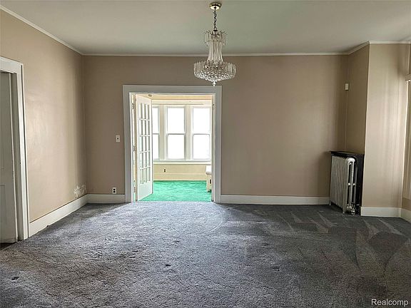 2nd image of 201 Moss St