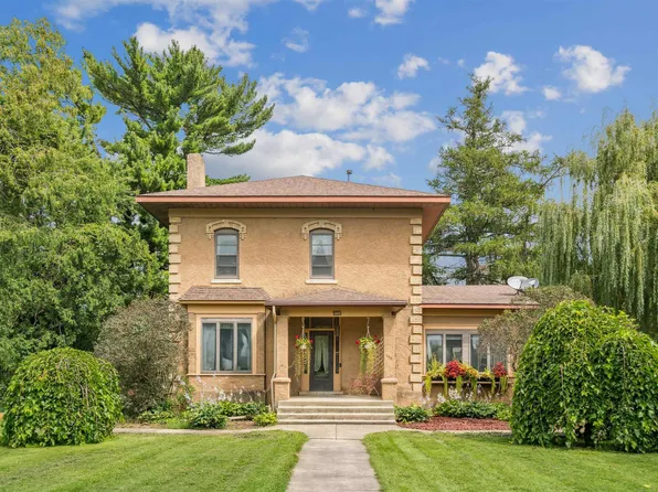 106 6th Ave W, Cresco, IA 52136