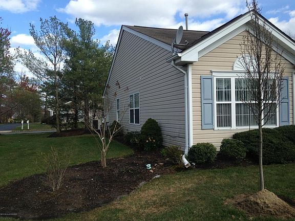 2nd image of 7 Sunnyfield Ln