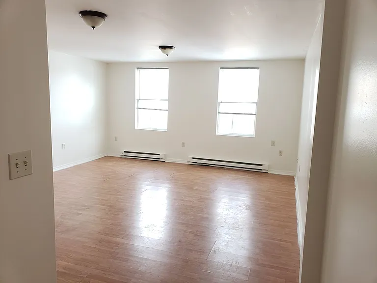 Main 1059 — Photo 5