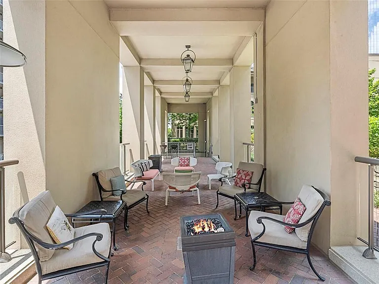 3376 Peachtree Rd #44B — Photo 40