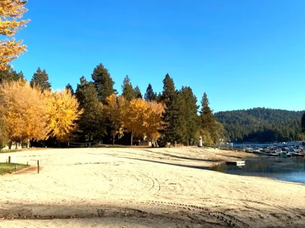 27657 Peninsula Dr #106, Lake Arrowhead, CA 92352