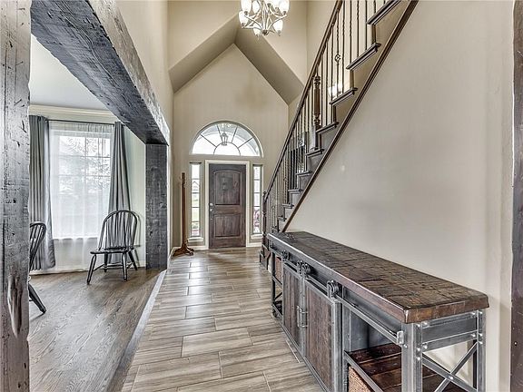 5th image of 404 Harold Dr NE