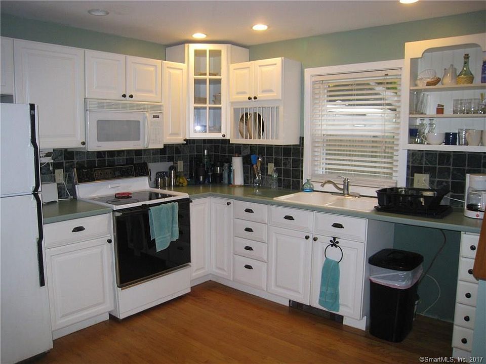 2nd image of 315 Main St