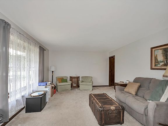 5th image of 120 Strawberry Ln