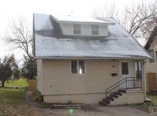 718 1st St, Manning, IA 51455