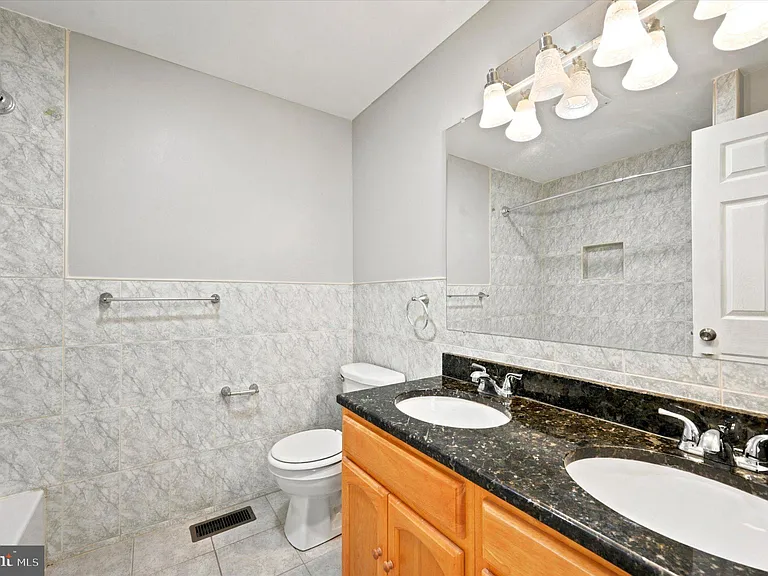 1241 S 8th St — Photo 10