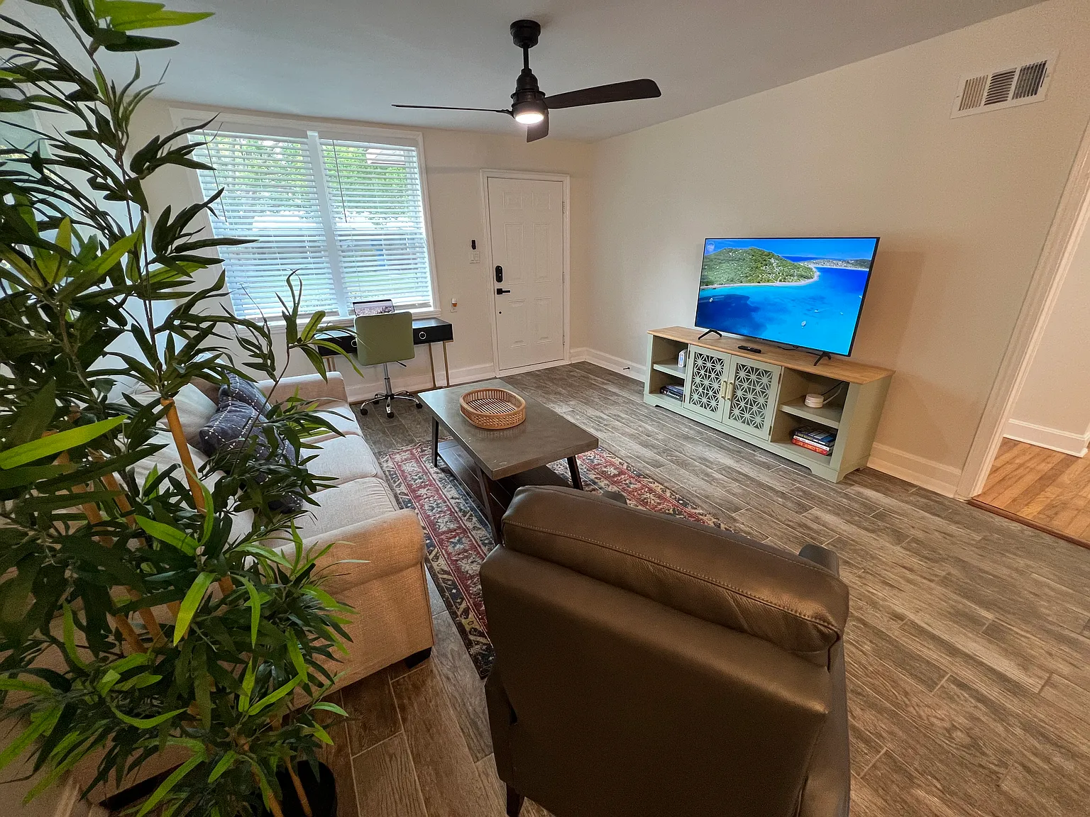 2 bed, 957 sqft, $2,500 — Photo 2