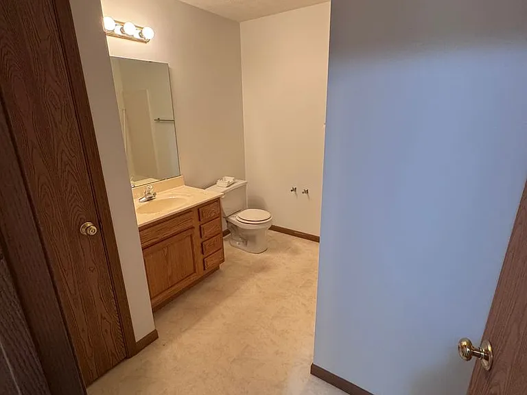 1914 E 725 N — Photo 27