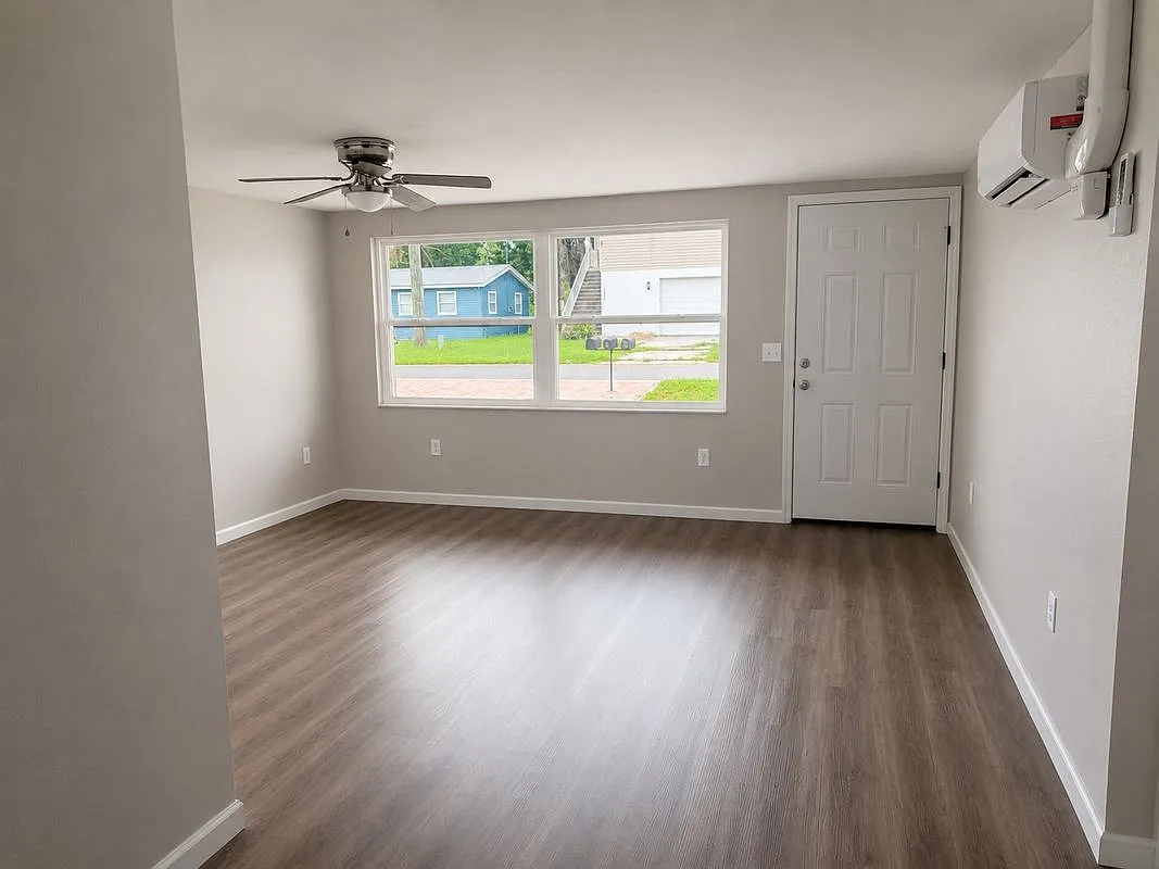 2 bed, 1.0 bath, 860 sqft, $1,650 — Photo 2